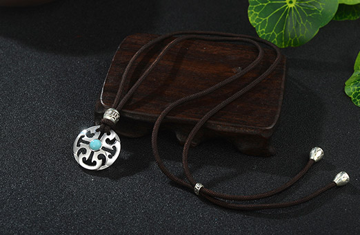 Wild jewelry pendant rope